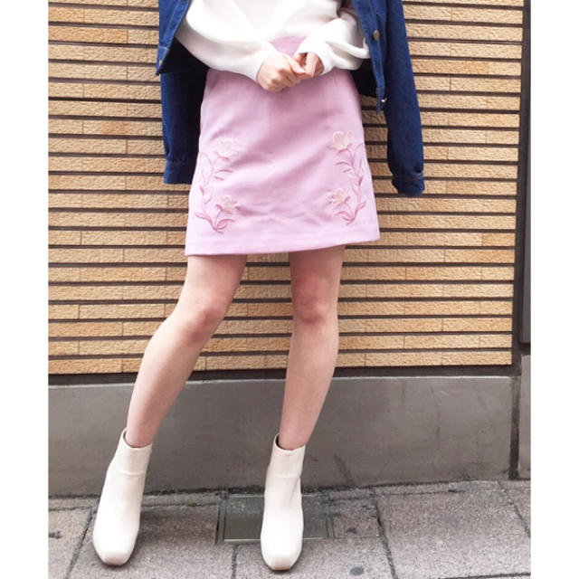 dazzlin(ダズリン)のダズリン 花柄 刺繍台形スカート  レディースのスカート(その他)の商品写真