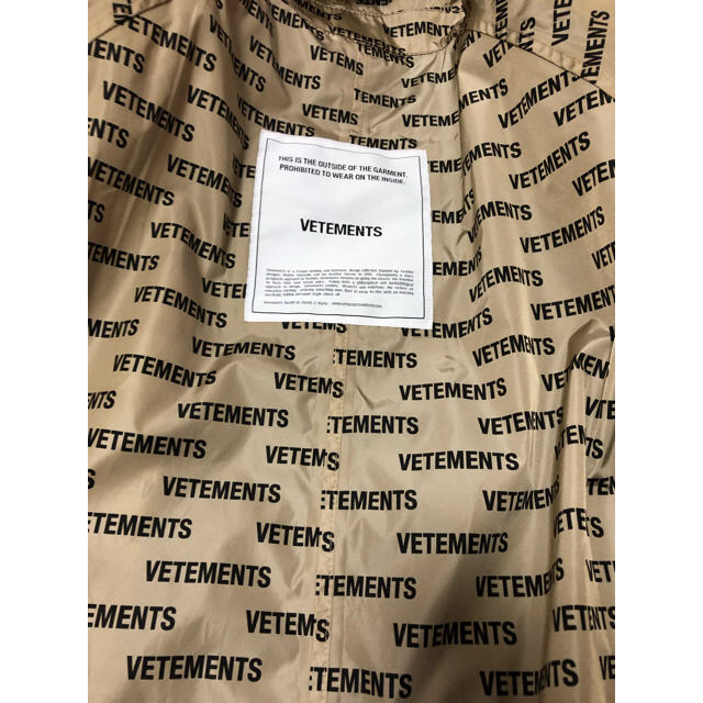 VETEMENTS レインコート