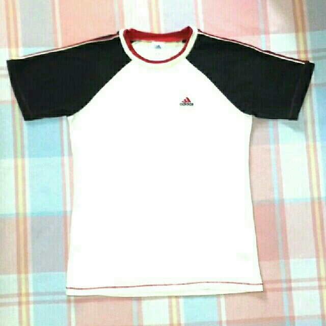 adidas(アディダス)のadidas Tシャツ キナリ×ネイビー×赤 レディースのトップス(Tシャツ(半袖/袖なし))の商品写真