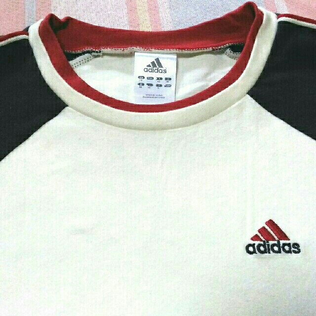 adidas(アディダス)のadidas Tシャツ キナリ×ネイビー×赤 レディースのトップス(Tシャツ(半袖/袖なし))の商品写真