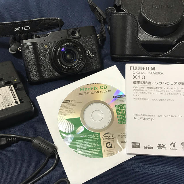 富士フイルム(フジフイルム)のしーしゃんさん専用  FUJIFILM  x10 スマホ/家電/カメラのカメラ(デジタル一眼)の商品写真