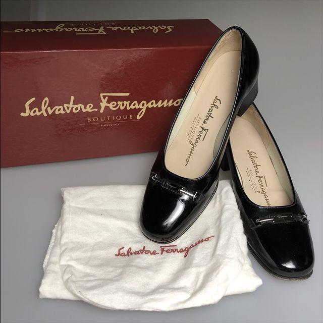 Salvadore ferragamo ｻﾙｳﾞｧﾄｰﾚﾌｪﾗｶﾞﾓ ﾋｰﾙ