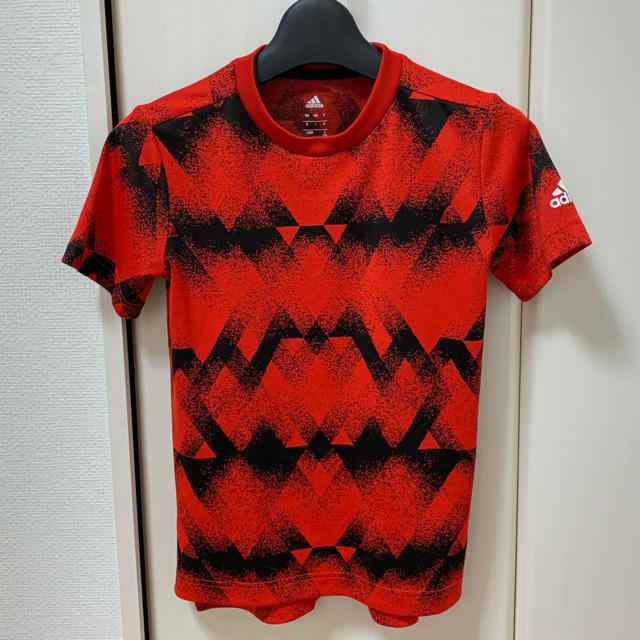 adidas(アディダス)のadidas  Tシャツ ジュニア 半袖 キッズ/ベビー/マタニティのキッズ服男の子用(90cm~)(Tシャツ/カットソー)の商品写真