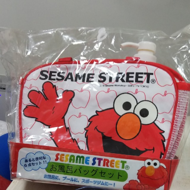 SESAME STREET(セサミストリート)のエルモお風呂バッグセット コスメ/美容のボディケア(バスグッズ)の商品写真