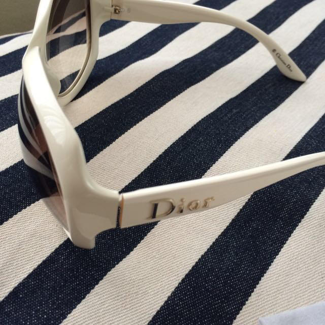 Dior(ディオール)のDior サングラス 正規品 レディースのファッション小物(サングラス/メガネ)の商品写真