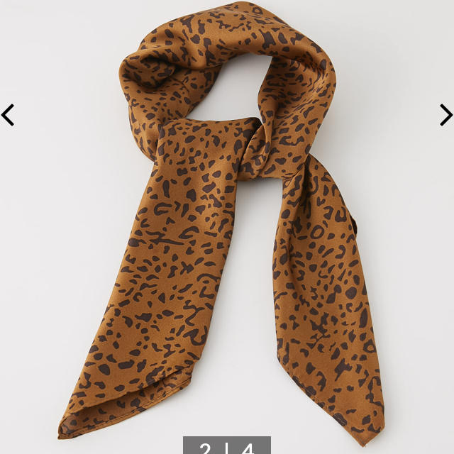 SLY(スライ)のemma着用即完売☆sly SPOTTED LEO SCARFレオパードスカーフ レディースのファッション小物(バンダナ/スカーフ)の商品写真