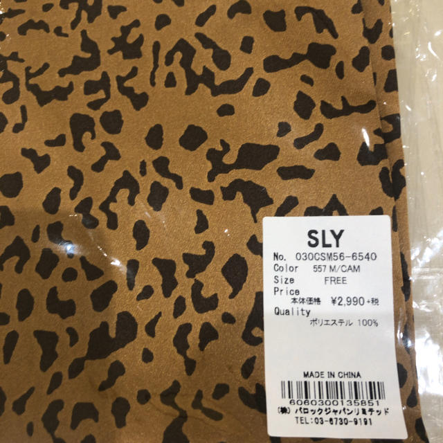 SLY(スライ)のemma着用即完売☆sly SPOTTED LEO SCARFレオパードスカーフ レディースのファッション小物(バンダナ/スカーフ)の商品写真