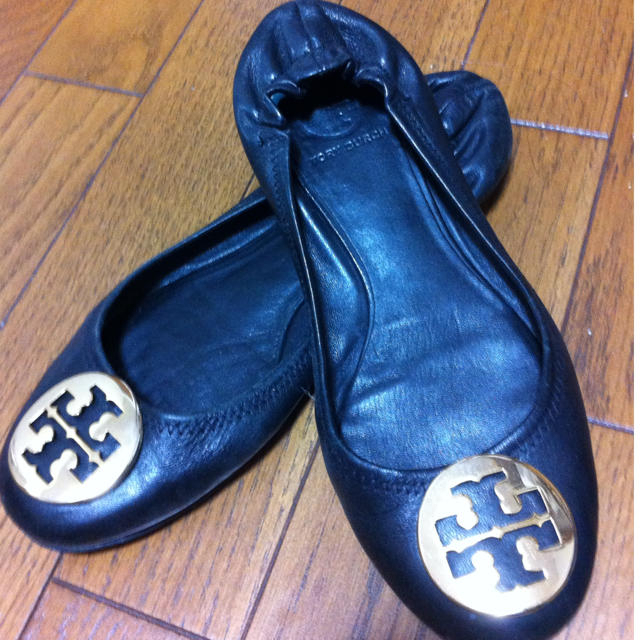 Tory Burch(トリーバーチ)のトリーバーチ 金ロゴ 8 お取り置き中 レディースの靴/シューズ(サンダル)の商品写真