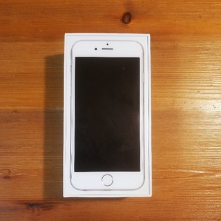 アイフォーン(iPhone)のiPhone6 シルバー　64GB(スマートフォン本体)