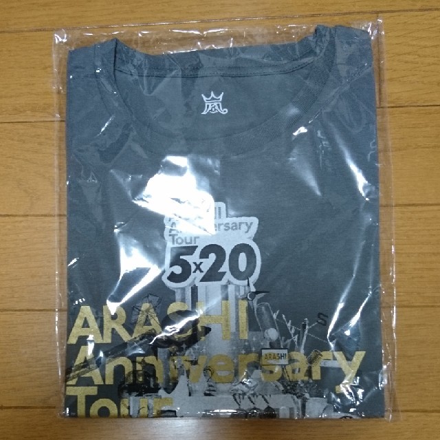 嵐(アラシ)の嵐tシャツ エンタメ/ホビーのタレントグッズ(アイドルグッズ)の商品写真