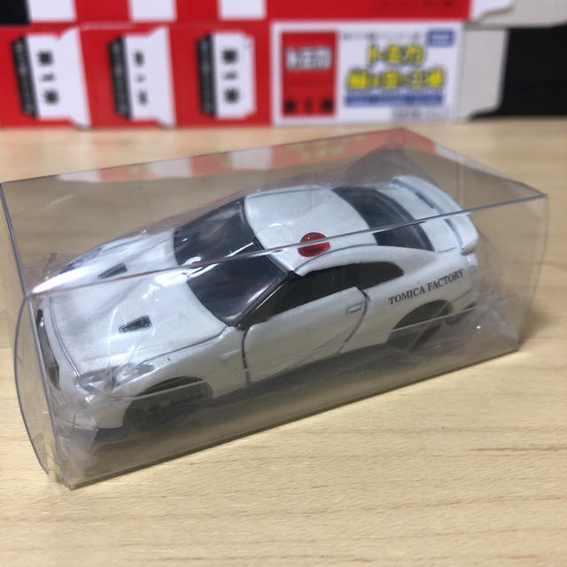 Takara Tomy(タカラトミー)のトミカ 組み立て工場 日産 GT-R 覆面パトロールカー 3台セット エンタメ/ホビーのおもちゃ/ぬいぐるみ(ミニカー)の商品写真