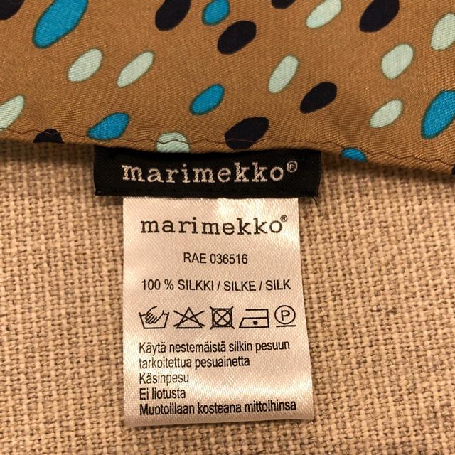 marimekko(マリメッコ)のお値下げ マリメッコ シルクスカーフ レディースのファッション小物(バンダナ/スカーフ)の商品写真
