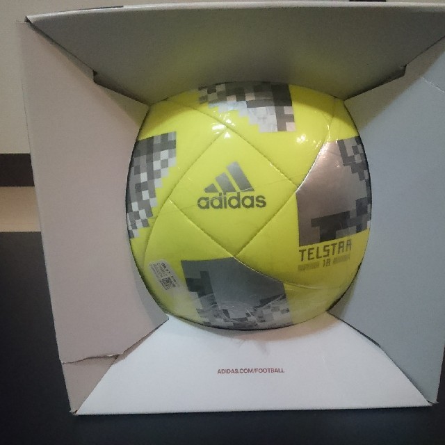 adidas(アディダス)の４号サッカーボール新品未使用アディダス スポーツ/アウトドアのサッカー/フットサル(ボール)の商品写真