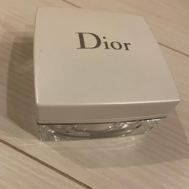 Dior(ディオール)のDior ルースパウダー 001   コスメ/美容のベースメイク/化粧品(フェイスパウダー)の商品写真