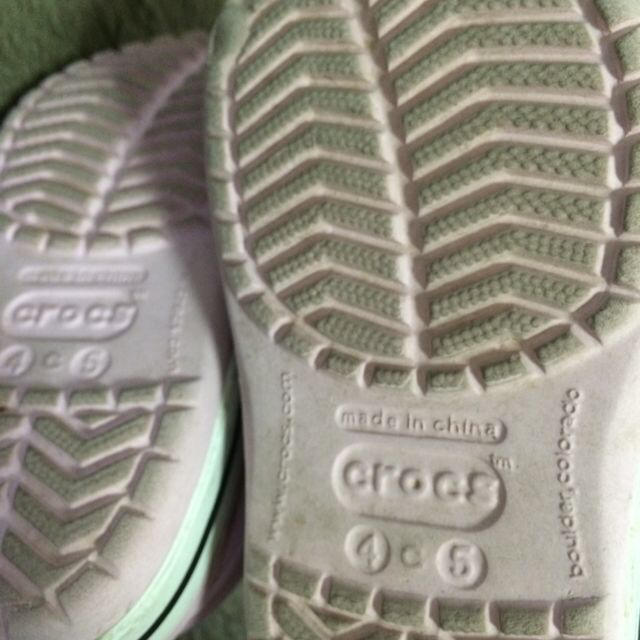 crocs(クロックス)のcrocs13cm キッズ/ベビー/マタニティのベビー靴/シューズ(~14cm)(サンダル)の商品写真