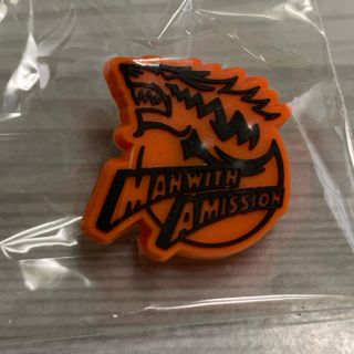 マンウィズアミッション(MAN WITH A MISSION)の【新品】MAN WITH A MISSION ラバーロゴ ピンバッチ オレンジ(ミュージシャン)