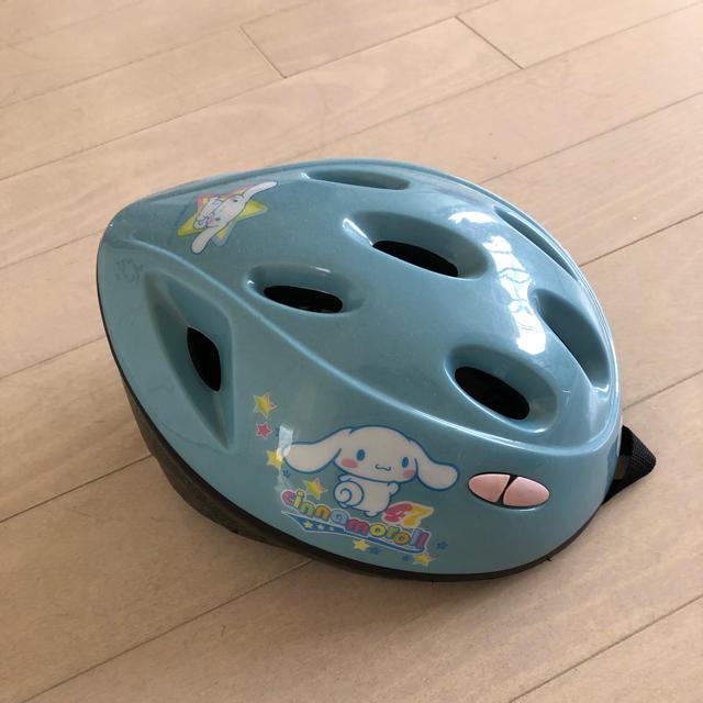 シナモロール(シナモロール)の子供用ヘルメット キッズ/ベビー/マタニティの外出/移動用品(自転車)の商品写真