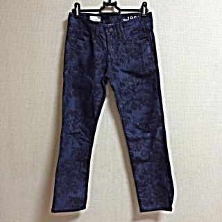 ギャップ(GAP)のGAP 花柄デニムパンツ(デニム/ジーンズ)