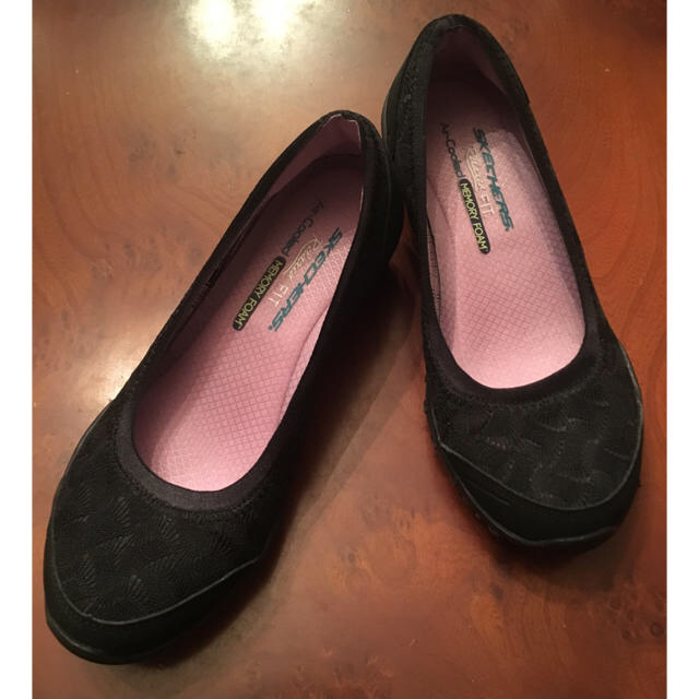 SKECHERS(スケッチャーズ)のスケッチャーズ 黒 新品未使用 クッション良い 定価7452円タグ付き レディースの靴/シューズ(スニーカー)の商品写真