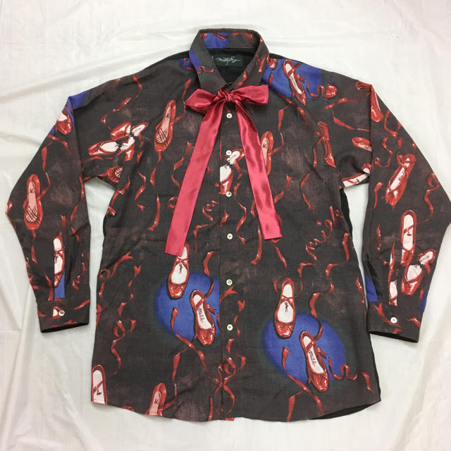 MILKBOY(ミルクボーイ)のmilkboy レッドシューズシャツ シャツ ブラック バックステージカラー メンズのトップス(シャツ)の商品写真