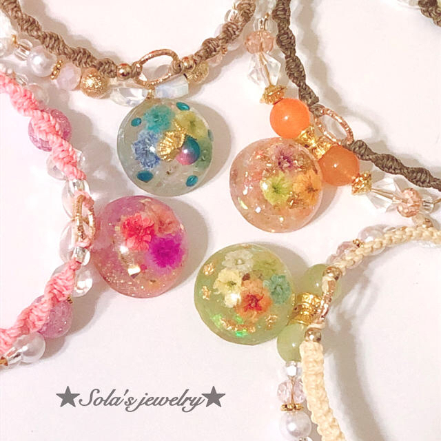 天然石とドライフラワーのカラフルブレスレット♡ ハンドメイドのアクセサリー(ブレスレット/バングル)の商品写真