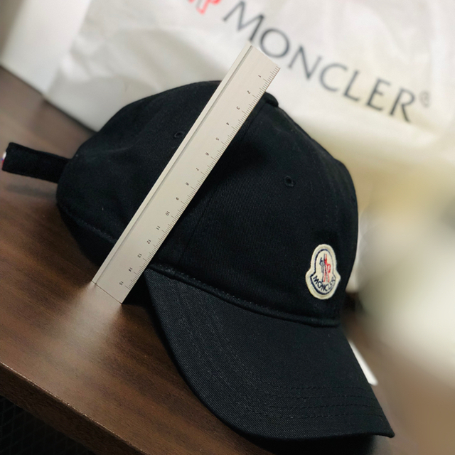 MONCLER(モンクレール)の〈新品未使用〉2019年春新作モンクレールキャップブラック メンズの帽子(キャップ)の商品写真