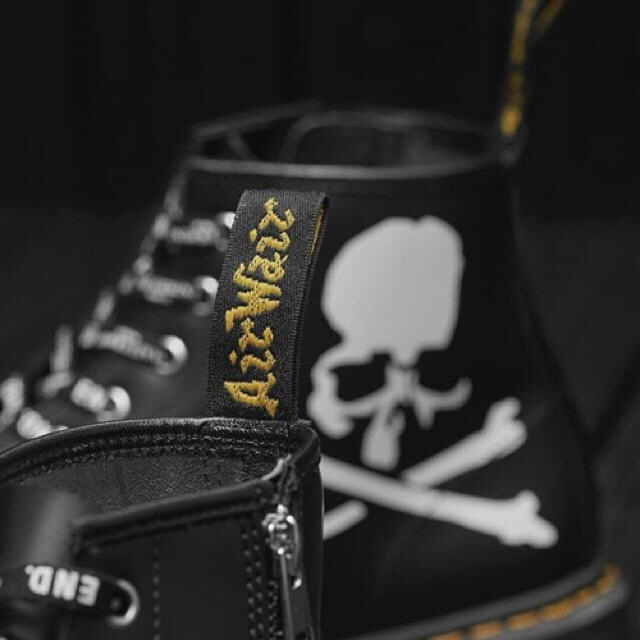 mastermind JAPAN(マスターマインドジャパン)のEND. X MASTERMIND WORLD X DR. MARTENS 26 メンズの靴/シューズ(ブーツ)の商品写真