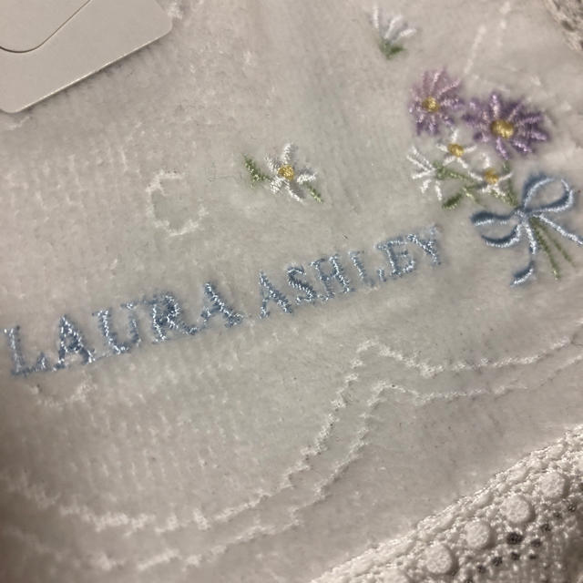 LAURA ASHLEY(ローラアシュレイ)のLAURA ASHLEY（ローラアシュレイ）/タオルハンカチ レディースのファッション小物(ハンカチ)の商品写真