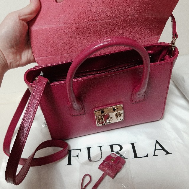 Furla(フルラ)の未使用✻フルラ　メトロポリス　サッチェル　ピンク　レッド　パープル レディースのバッグ(ショルダーバッグ)の商品写真