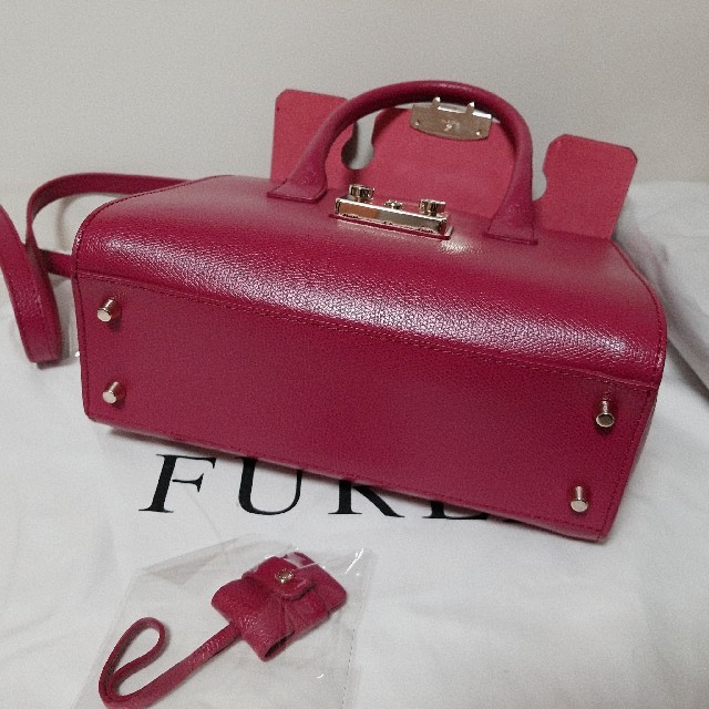 Furla(フルラ)の未使用✻フルラ　メトロポリス　サッチェル　ピンク　レッド　パープル レディースのバッグ(ショルダーバッグ)の商品写真