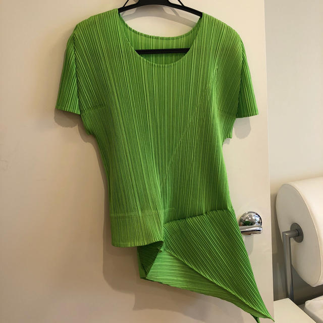 PLEATS PLEASE ISSEY MIYAKE(プリーツプリーズイッセイミヤケ)のイッセイミヤケ     3号  美品    レディースのトップス(シャツ/ブラウス(半袖/袖なし))の商品写真