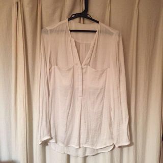 ザラ(ZARA)のZARA  ホワイトトップス(シャツ/ブラウス(長袖/七分))