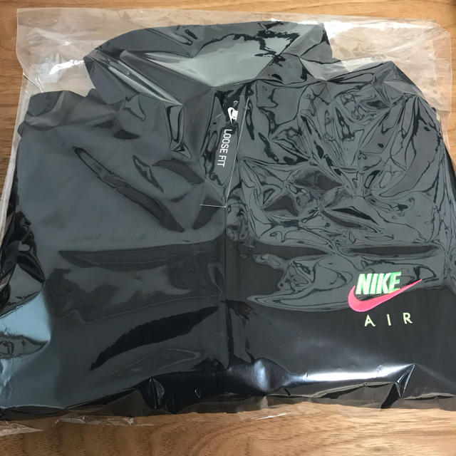 NIKE(ナイキ)のNIKE CITY NEON HBR WOVEN BIG SWOOSH  メンズのジャケット/アウター(ナイロンジャケット)の商品写真