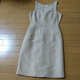 ビーシービージーマックスアズリア(BCBGMAXAZRIA)のBCBG マックスアズリアベージュワンピース(ひざ丈ワンピース)