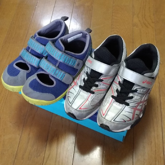 asics(アシックス)のアシックス　スニーカー　サンダル　セット キッズ/ベビー/マタニティのキッズ靴/シューズ(15cm~)(スニーカー)の商品写真