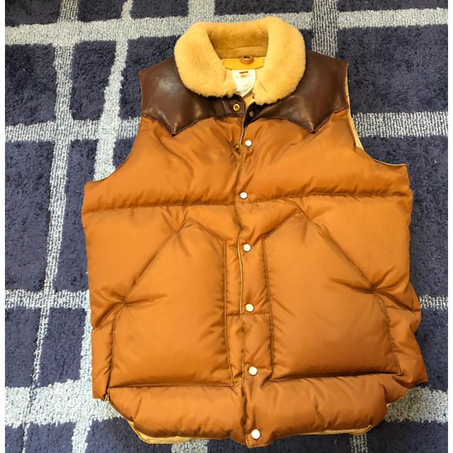 Rocky Mountain Featherbed(ロッキーマウンテンフェザーベッド)のrocky mountain ロッキーマウンテン ダウンベスト メンズのジャケット/アウター(ダウンベスト)の商品写真