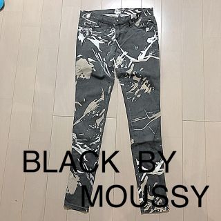 ブラックバイマウジー(BLACK by moussy)の柄スキニーパンツM(スキニーパンツ)