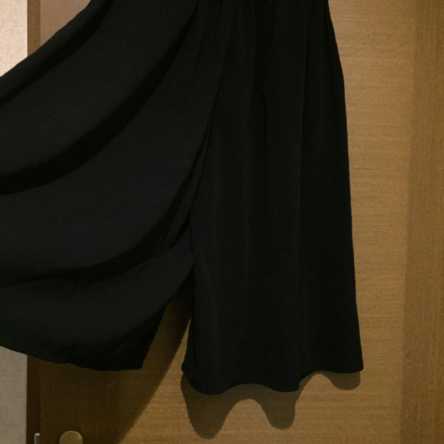 GU(ジーユー)のGU ガウチョ 黒 レディースのパンツ(カジュアルパンツ)の商品写真