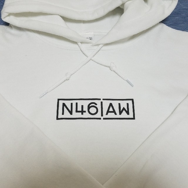 乃木坂46(ノギザカフォーティーシックス)のN46AW フーディ　WHITE　XL メンズのトップス(パーカー)の商品写真