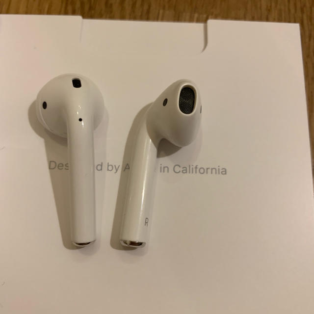 Apple(アップル)のAirPods 中古 正規品 スマホ/家電/カメラのオーディオ機器(ヘッドフォン/イヤフォン)の商品写真