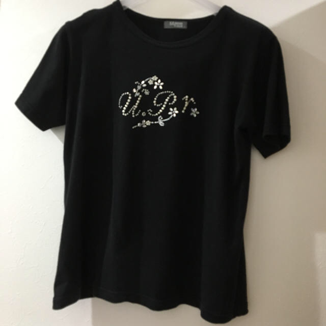 U.P renoma(ユーピーレノマ)の黒 ビジュー風飾り付き半袖Tシャツ レディースのトップス(Tシャツ(半袖/袖なし))の商品写真