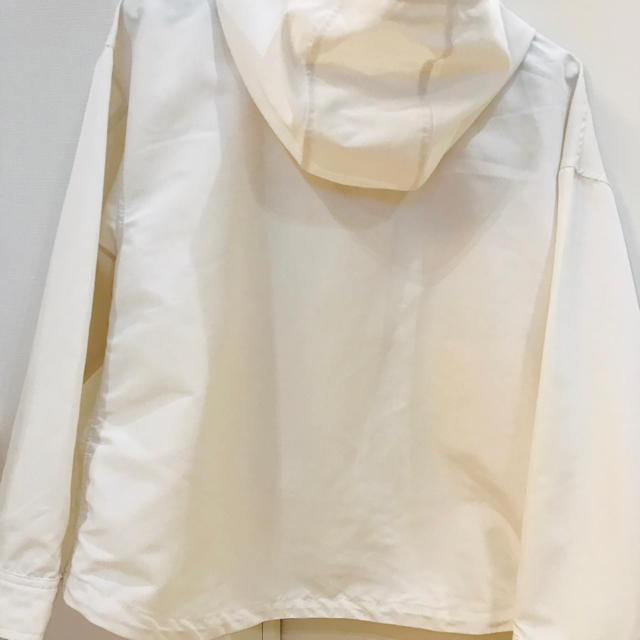 GU(ジーユー)のマウンテンパーカー  オフホワイト  M レディースのジャケット/アウター(ナイロンジャケット)の商品写真