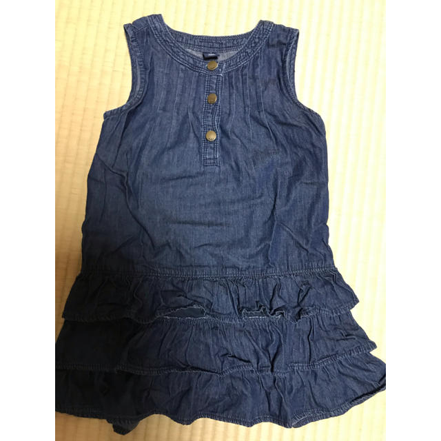 babyGAP(ベビーギャップ)のbaby GAP デニムワンピース フリル 110 キッズ/ベビー/マタニティのキッズ服女の子用(90cm~)(ワンピース)の商品写真