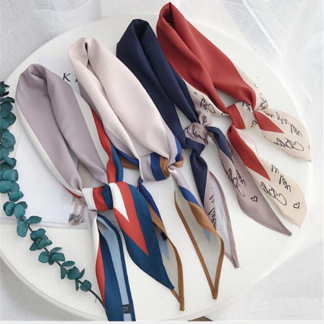 英ロゴ スカーフ 韓国 レディースのファッション小物(バンダナ/スカーフ)の商品写真