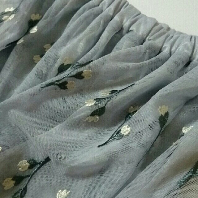 POU DOU DOU(プードゥドゥ)のプードゥドゥ お花刺繍 チュールスカート グレー レディースのスカート(ひざ丈スカート)の商品写真