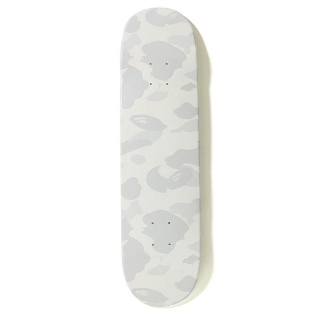 A BATHING APE(アベイシングエイプ)の◎即日発送 送料込み◎ BAPE CITY CAMO SKATEBOARD スポーツ/アウトドアのスポーツ/アウトドア その他(スケートボード)の商品写真