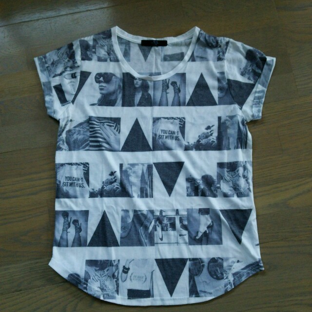 AZUL by moussy(アズールバイマウジー)のアズールバイマウジー Tシャツ レディースのトップス(Tシャツ(半袖/袖なし))の商品写真