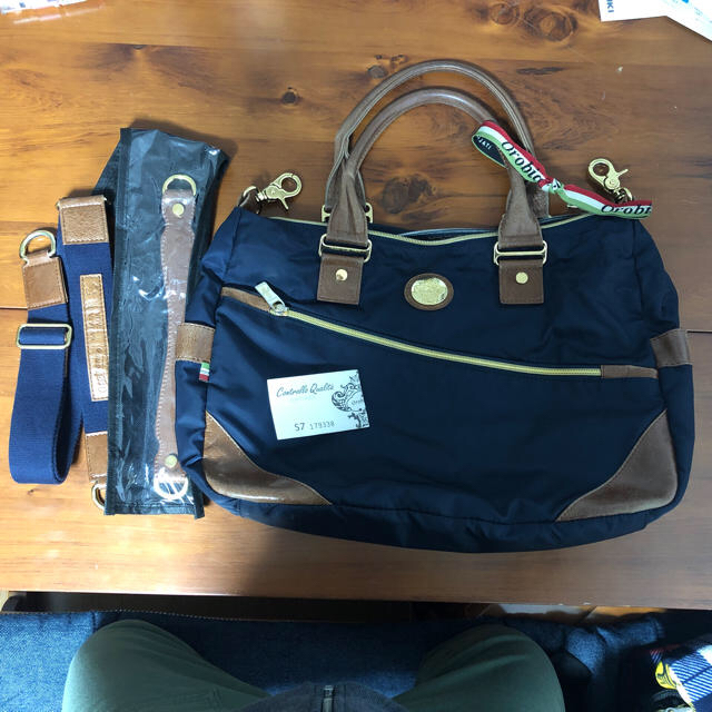 Orobianco(オロビアンコ)のオロビアンコ 紺色 バッグ A4 メンズのバッグ(ショルダーバッグ)の商品写真