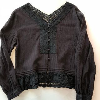 メルロー(merlot)の未使用★merlot  刺繍ブラウス(シャツ/ブラウス(長袖/七分))