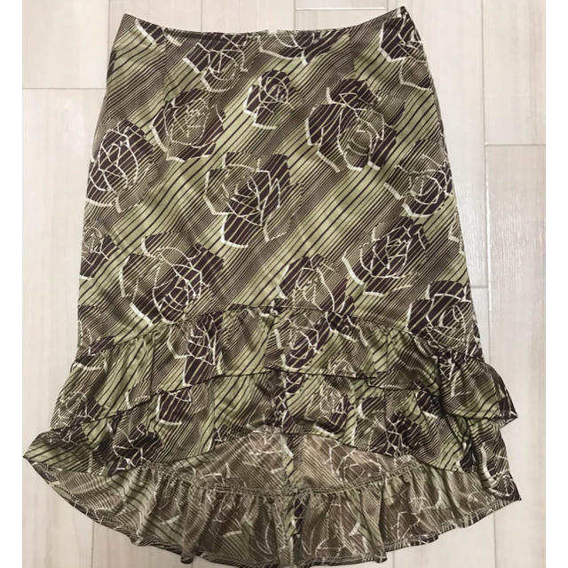 薔薇柄 ゴールド ブロンズ アシンメトリー スカート レディースのスカート(ひざ丈スカート)の商品写真